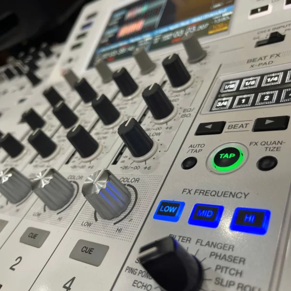 Bàn DJ Pioneer XDJ-XZ-W - Hình ảnh 2