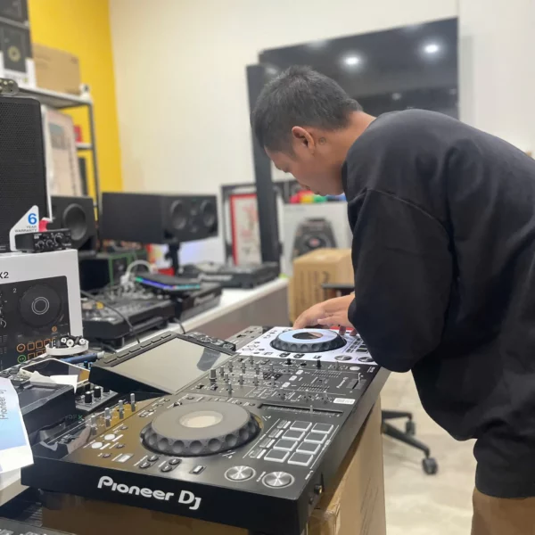 Bàn DJ Pioneer XDJ-RX3 - Hình ảnh 3