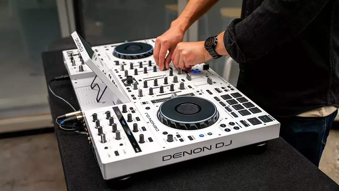 Denon DJ Prime 4+ WHITE