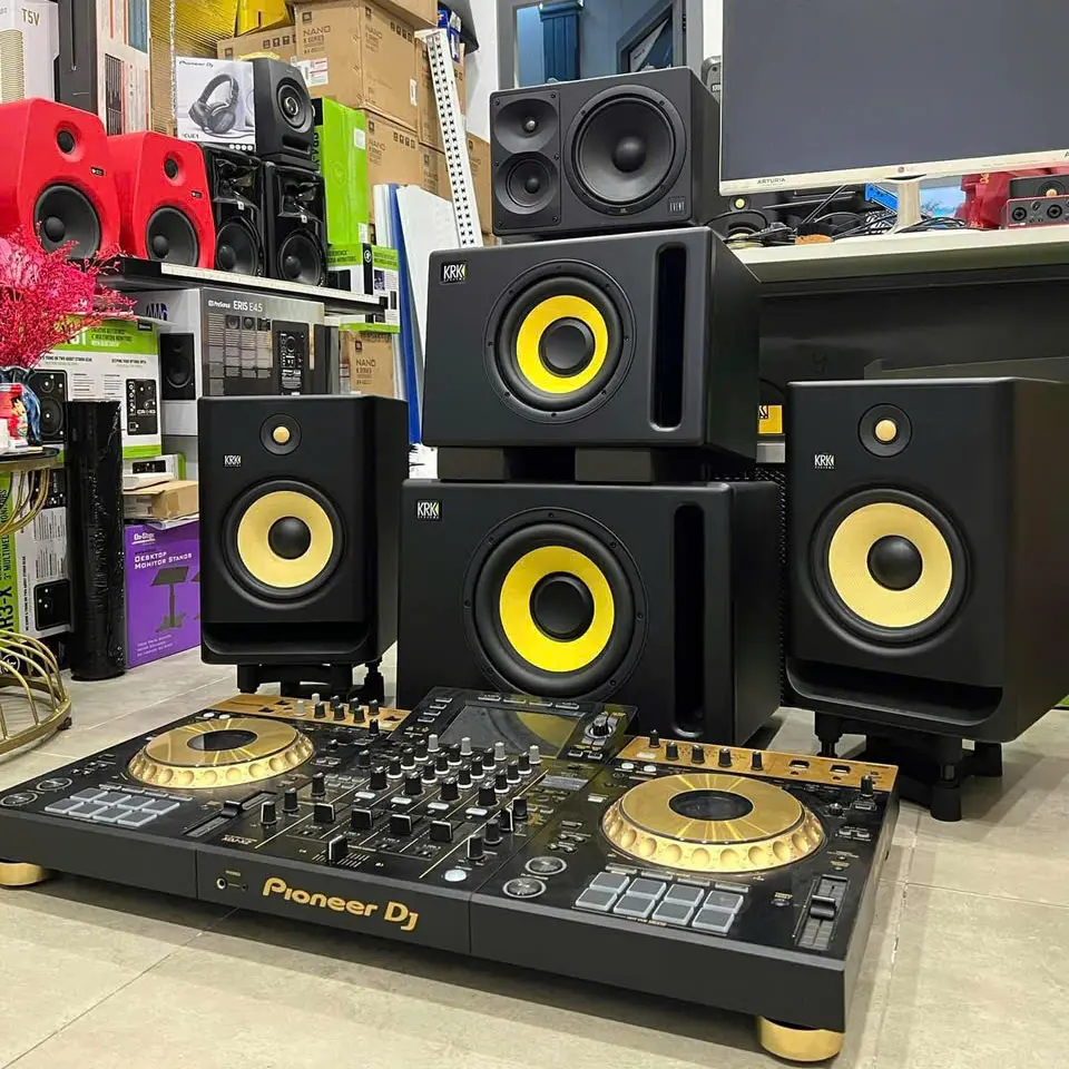 Loa Sub KRK S10.4 trong phòng thu