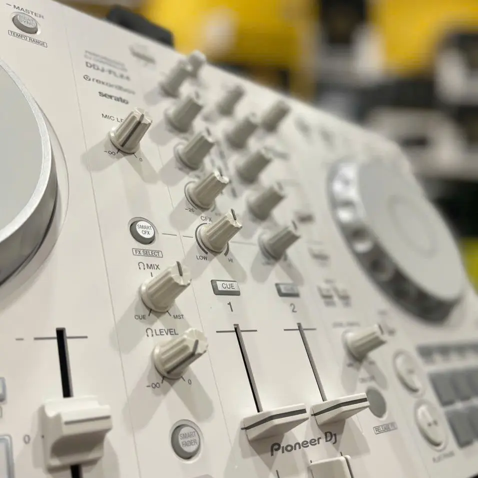 Bố cục của Pioneer DDJ-FLX4-W