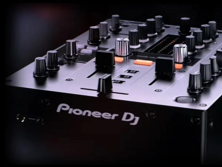 Mixer DJ Pioneer DJM-450 trong phòng thu
