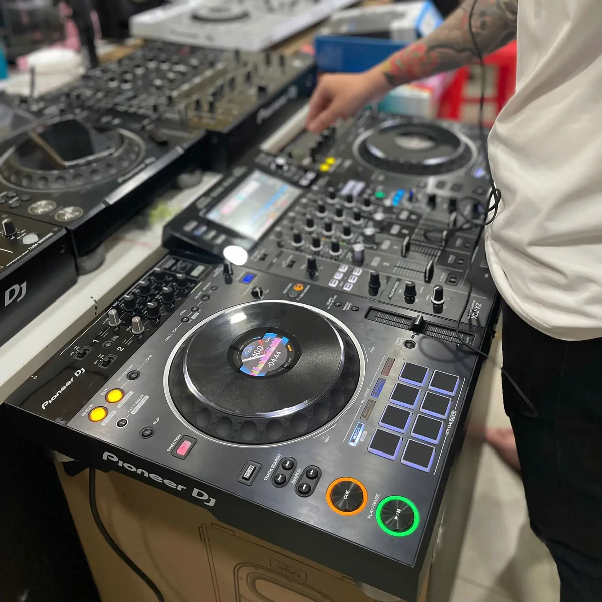 Bàn DJ Pioneer XDJ ZX - hình 2
